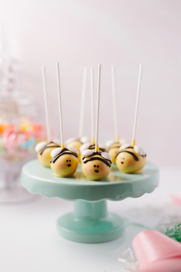 Bumble bee cake pops